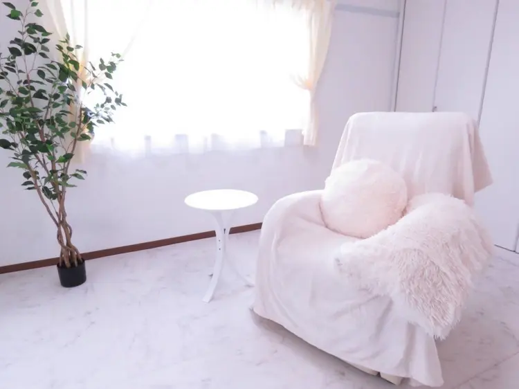 Eyelash&Eyebrow salon Threeの内観・外観1