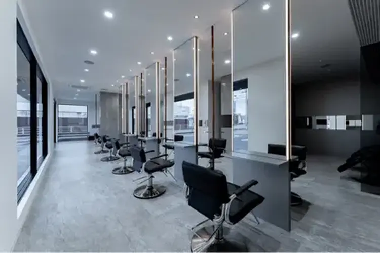 hair&beauty RENO直江店の内観・外観2