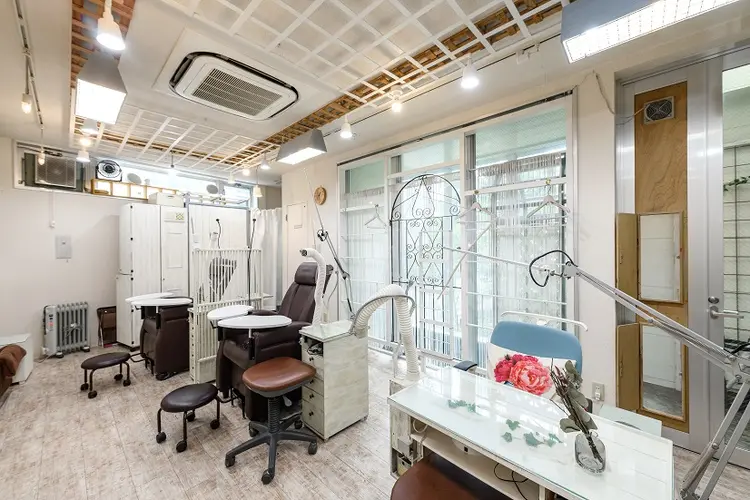 Simpliee(シンプリー)NAIL & EYE 西荻窪店の内観・外観1