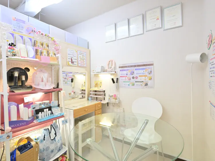 メナードフェイシャルサロン八戸ノ里駅前店の内観・外観2