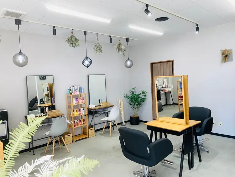 髪質改善Colors cafe plus伊勢崎田部井店の内観・外観1