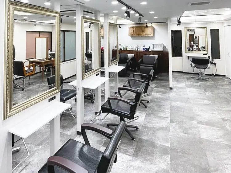 Carrefour 草加本店【カルフール】の内観・外観1