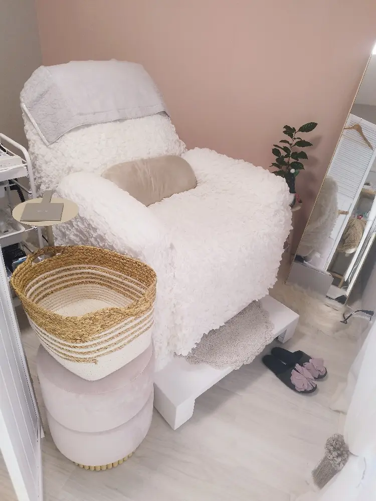 まつ毛と眉毛の専門店　jewelの内観・外観1