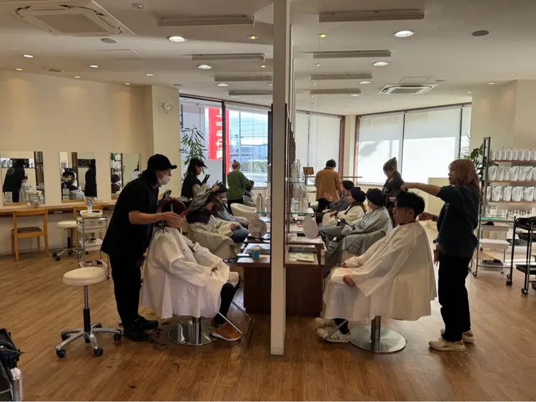 zip浜田店の内観・外観2