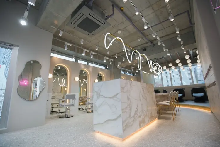 髪質改善サロン Sea shinjuku 新宿南口【シー シンジュク】の内観・外観3