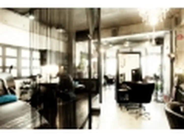 アジュールヘアデザインの内観・外観2