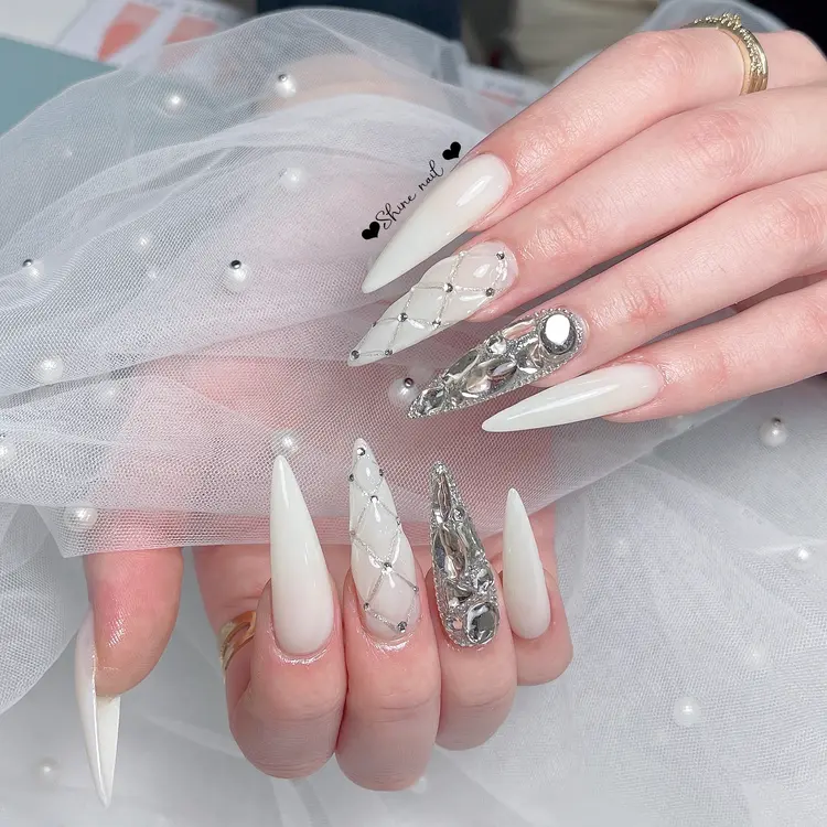 ～Shine Nail〜【サイナネイル】パラジェル/長さだし/持ち込み／ワンホン／フィルインの内観・外観3