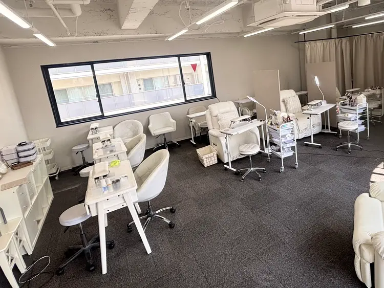 nail salon Basic本厚木店の内観・外観2