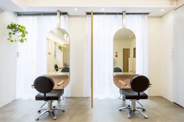 SOL by shes 梅田茶屋町の内観・外観1