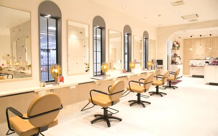 ヘア＆メイク バースデイ　昭島店の内観・外観1