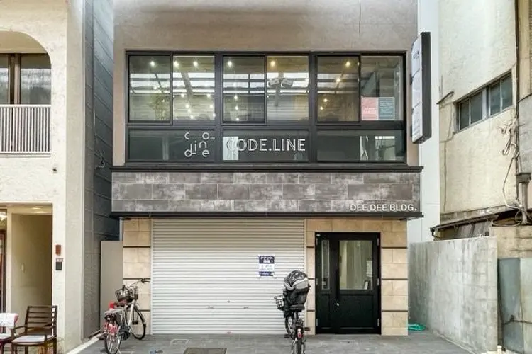 MIA   NAILの内観・外観1