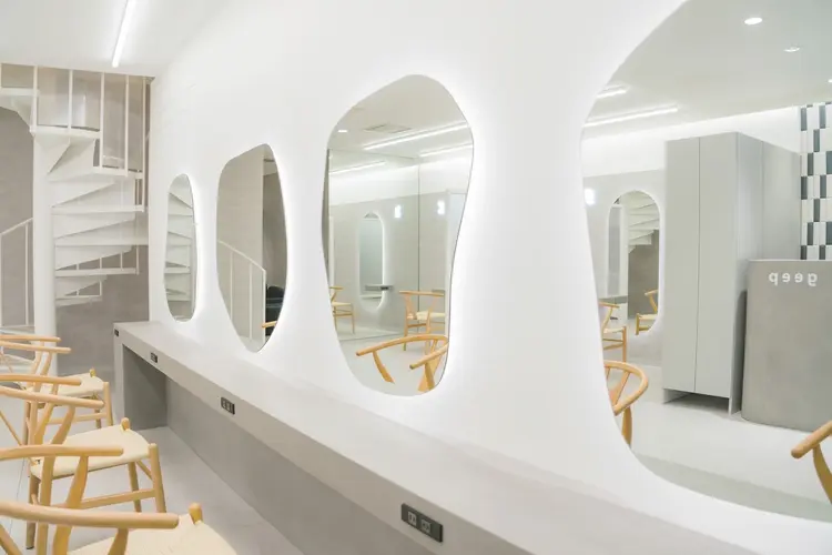 ヘアサークル　ジープ千舟店の内観・外観2