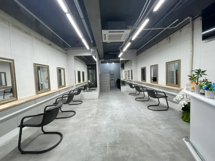 Selene hair KYOTO 京都駅店の内観・外観1