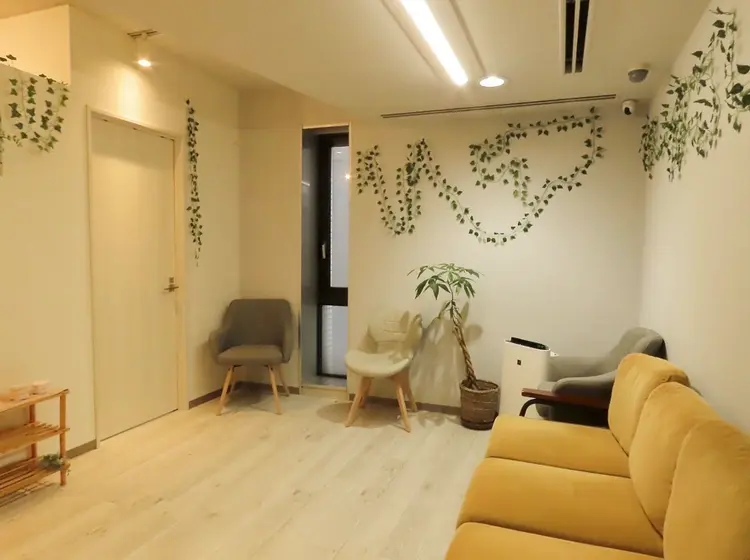 ピーリング×韓国肌管理【&me高崎店】の内観・外観1