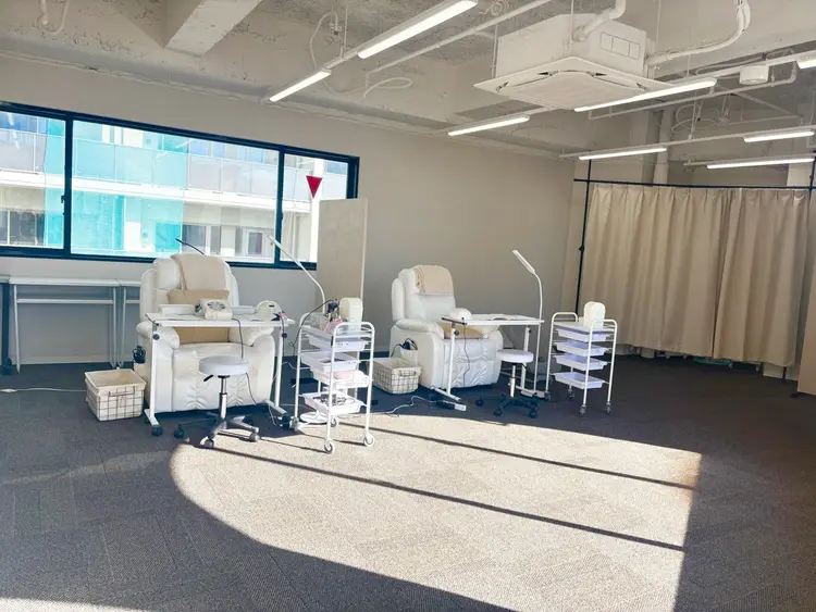 nail salon Basic本厚木店の内観・外観1