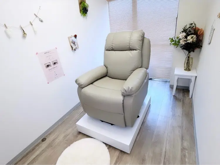 眉毛＆まつ毛パーマ専門店 Berry【ベリー】川口店の内観・外観1