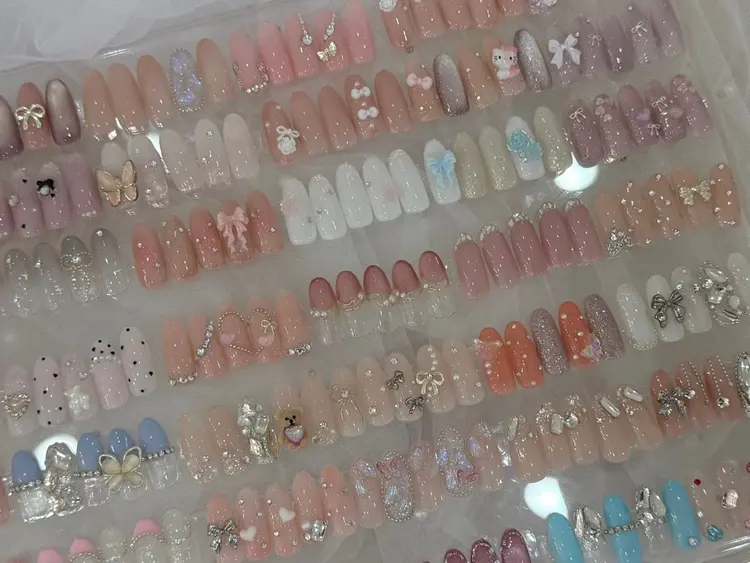 Emona Nail 博多駅前店の内観・外観2