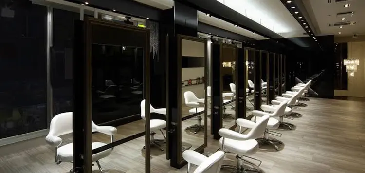 ヘアーメイクウィル阪急茨木店の内観・外観2