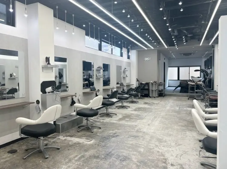 hair salon dot.tokyo colorの内観・外観1