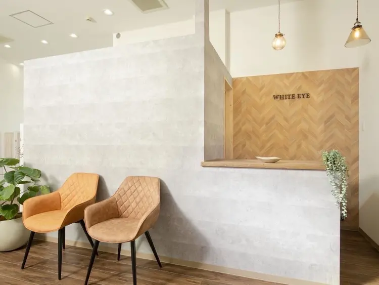 WHITE EYE尼崎店の内観・外観1