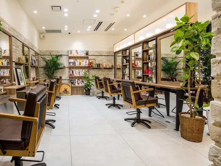 COVER HAIR bliss川口東口駅前店の内観・外観2