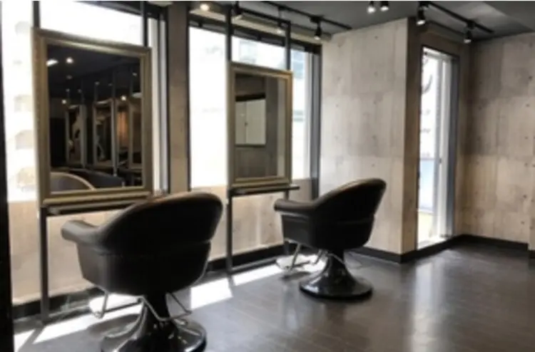 ヘアフラッグ西葛西店の内観・外観1