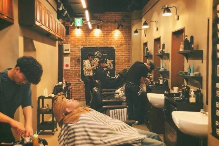 ドルクス上野店の内観・外観1