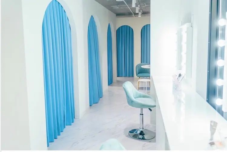 DOLPHIN salonの内観・外観1