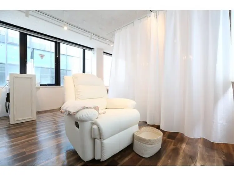 nail&eyelash Raby【ラビー】南越谷店の内観・外観1