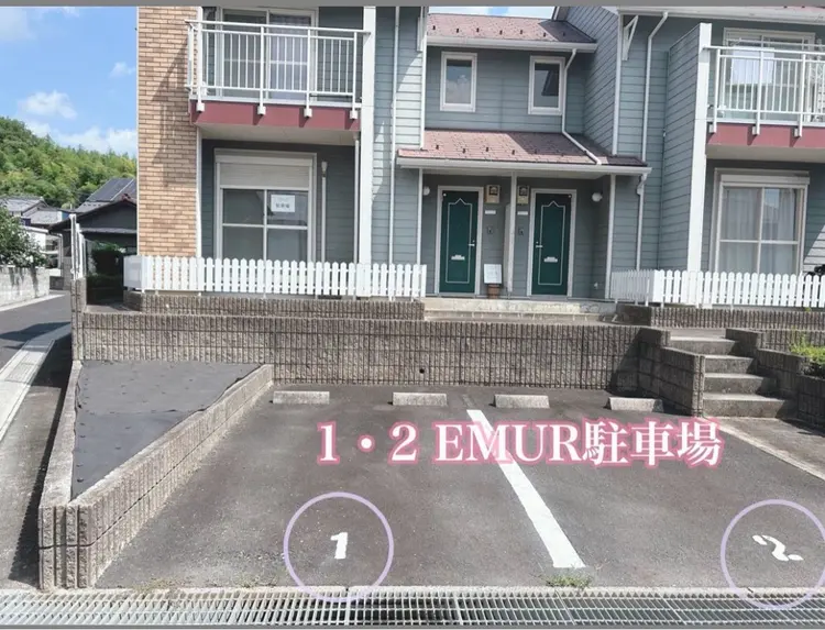 EMURの内観・外観1