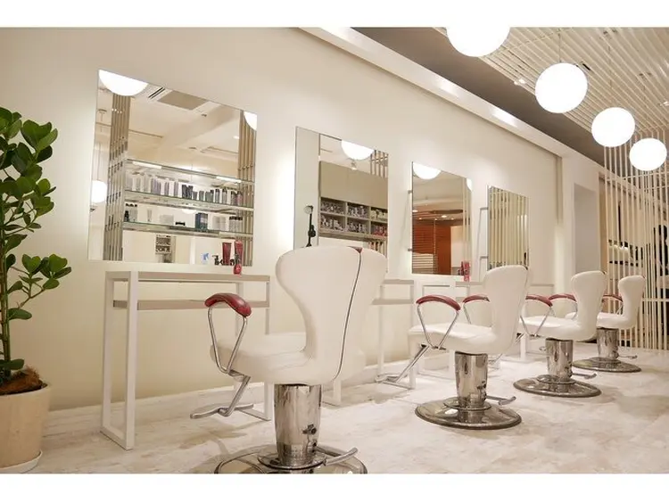 HAIR&MAKE EARTH市ケ谷の内観・外観3