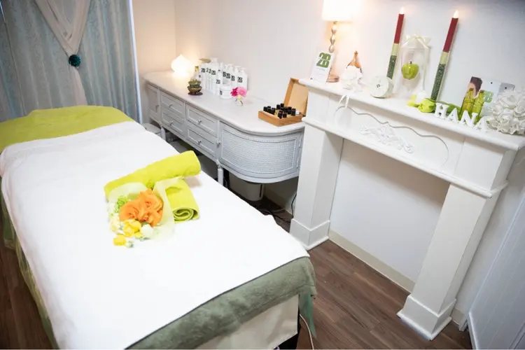 横浜ビューティーファクトリーHANA元町店の内観・外観1