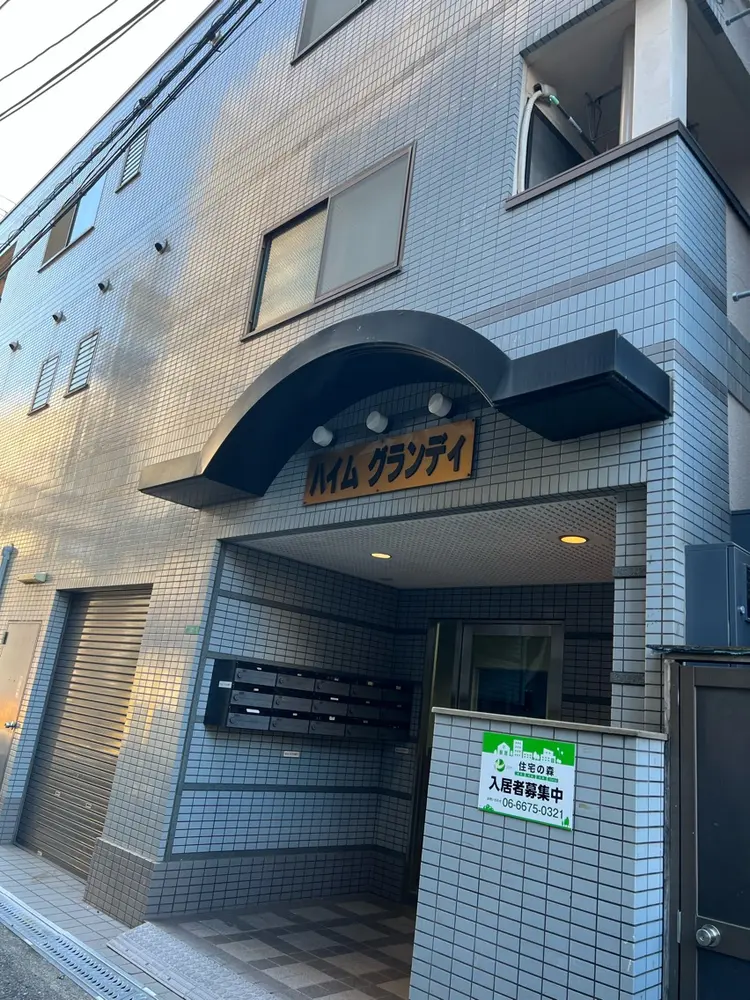 Nail Salon&School REPLENDAの内観・外観1