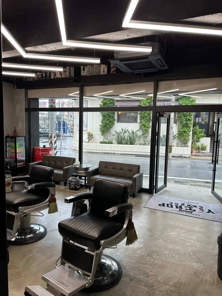 Y's CHOP GARAGEの内観・外観1