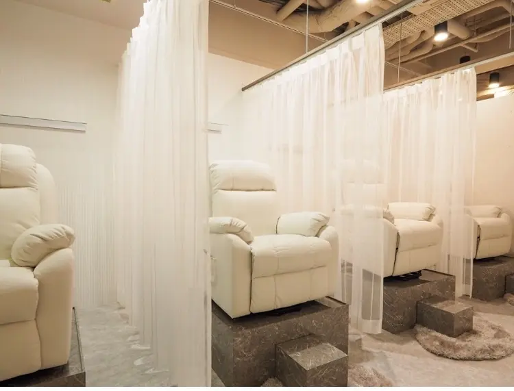 unolash(ウノラッシュ) 京橋店の内観・外観1