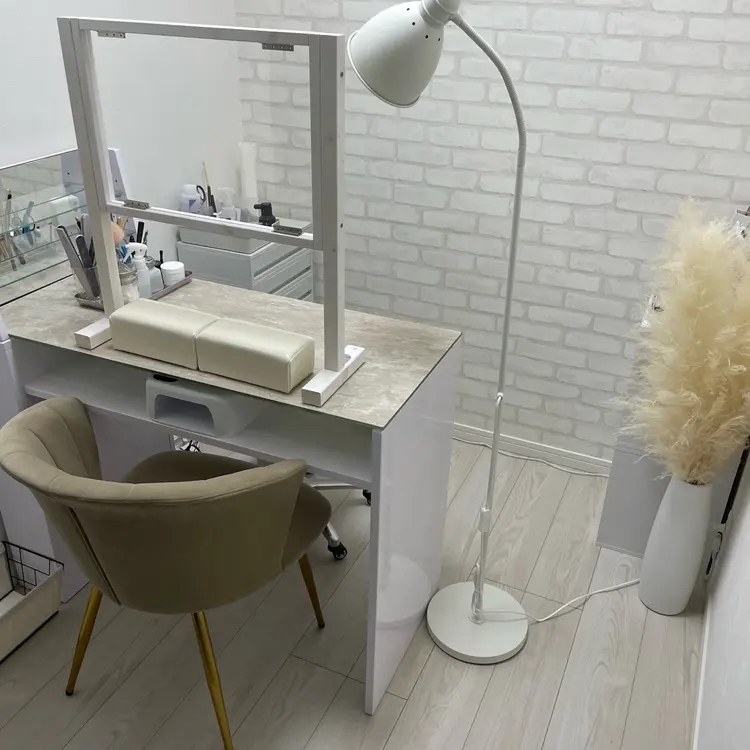 rarii nailの内観・外観1