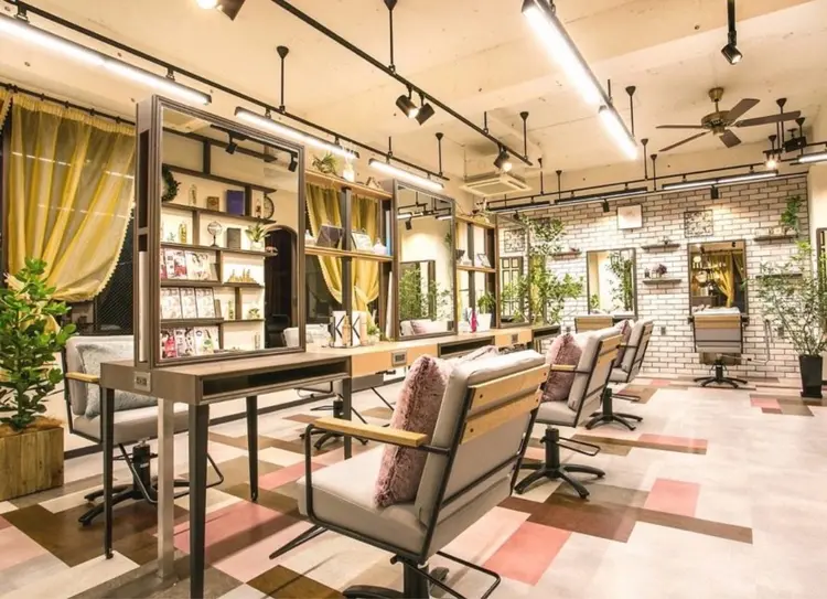 COVER  HAIR bliss 大宮西口店の内観・外観2