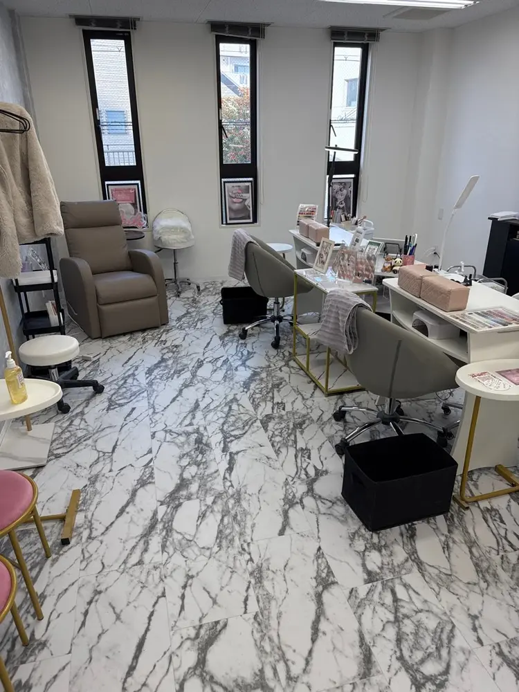 EmaNail 枚方店の内観・外観1