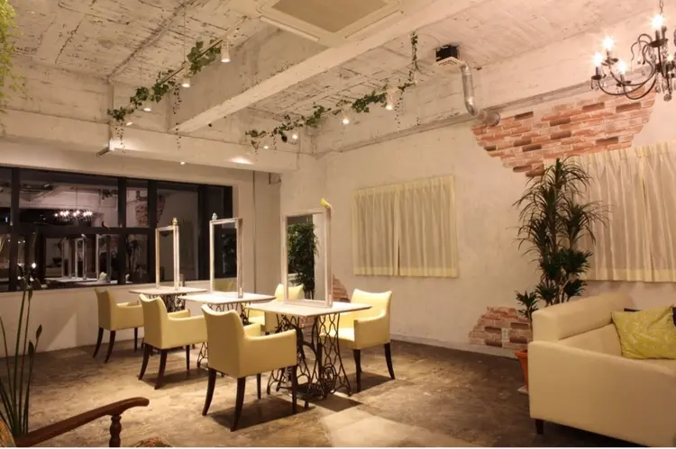 ADORの内観・外観2