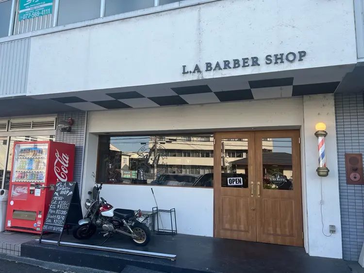 L.A BARBER SHOP草津店の内観・外観2