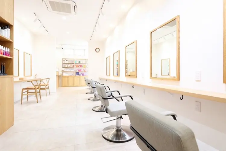 LiL HAIR＆SMILE 新浜店の内観・外観2