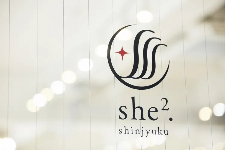 she2新宿の内観・外観1