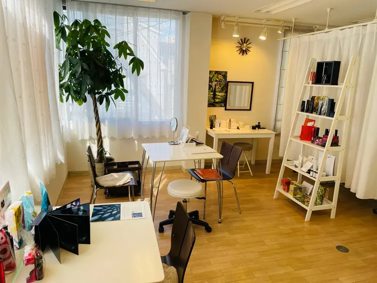 POLA  Lafeek   石山店の内観・外観1