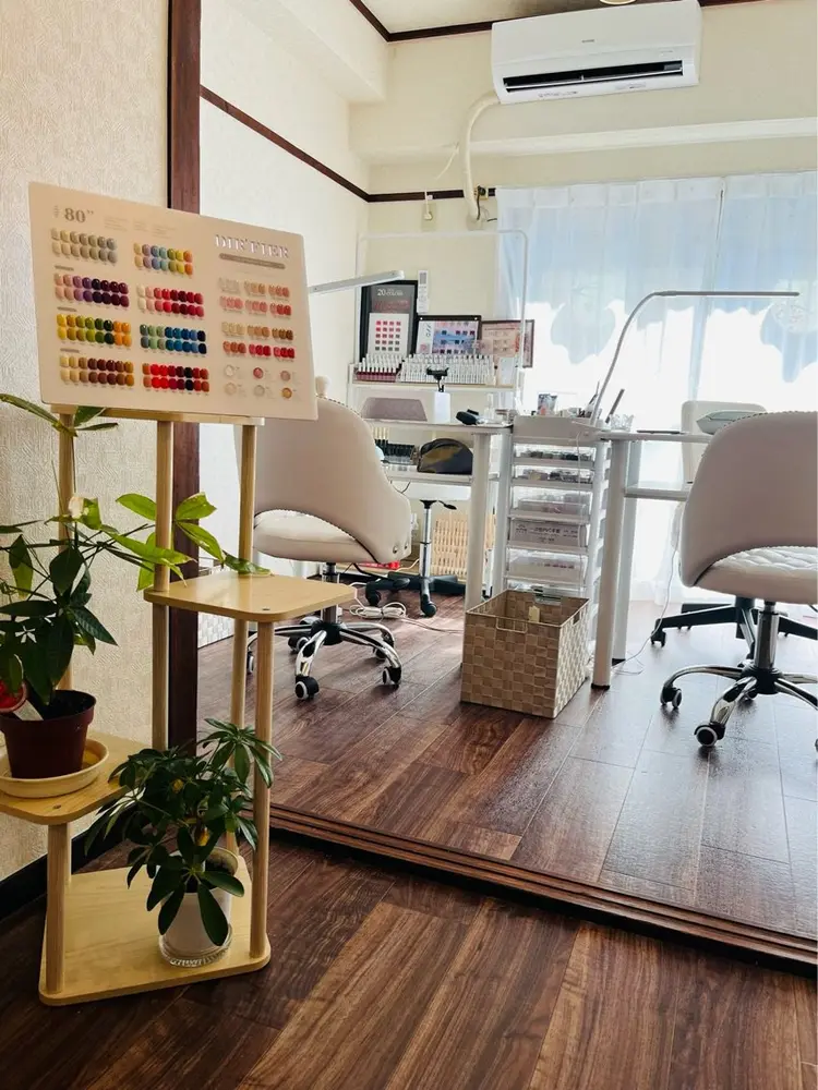 Hello Pretty Nail Salon 305の内観・外観1