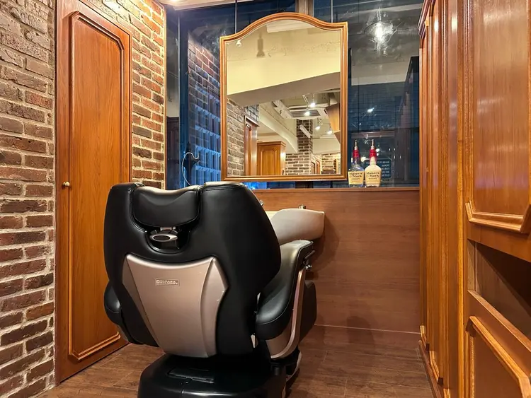 Million Bucks barber shopの内観・外観1