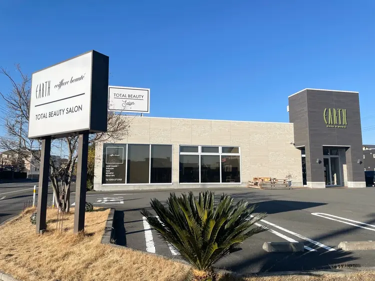 EARTH coiffure beauteの内観・外観1