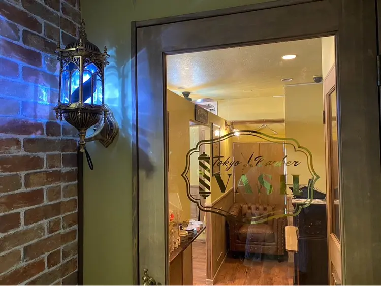 Tokyo barber VASH 北千住店の内観・外観1