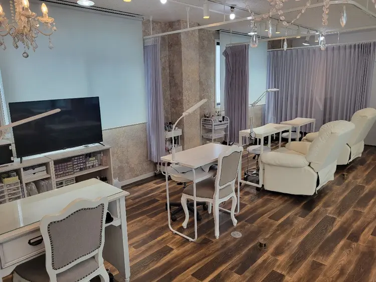 nail&eyelash Raby三郷店の内観・外観1