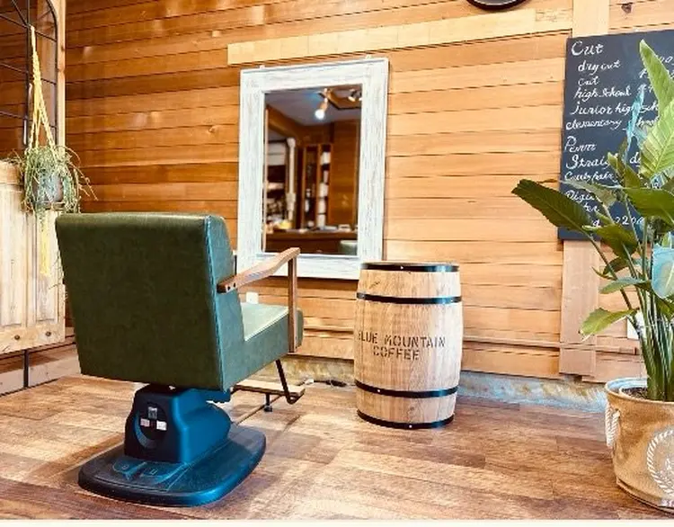 アジュテヘアードレッシングの内観・外観2