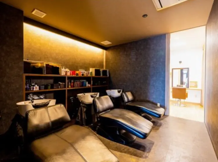 andFINEhairbeauty白楽町エスパーク店の内観・外観2